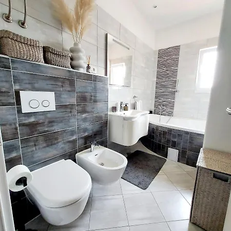 Διαμέρισμα Luxury Garden Penthouse *mk*