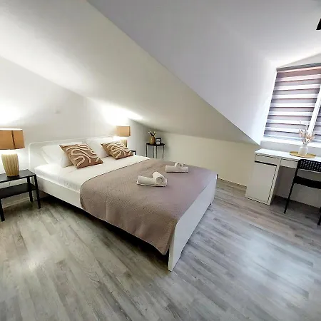 Luxury Garden Penthouse *mk*