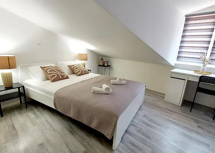 Luxury Garden Penthouse *mk*